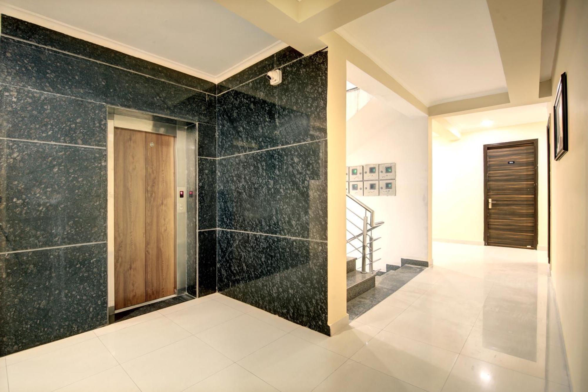 Limewood Stay - Executive Huda City Center グルガウン エクステリア 写真